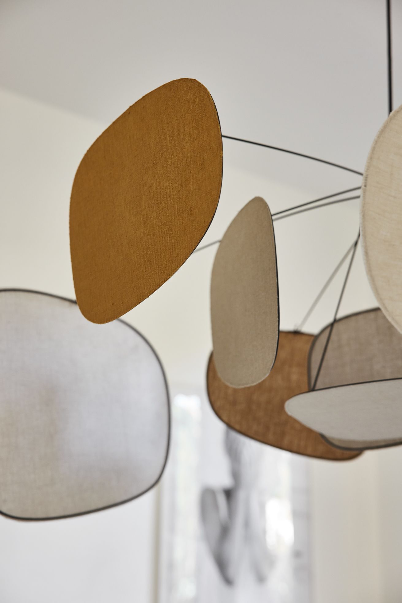 Stylowa lampa wisząca Screen 70's 1L z lnianymi abażurami