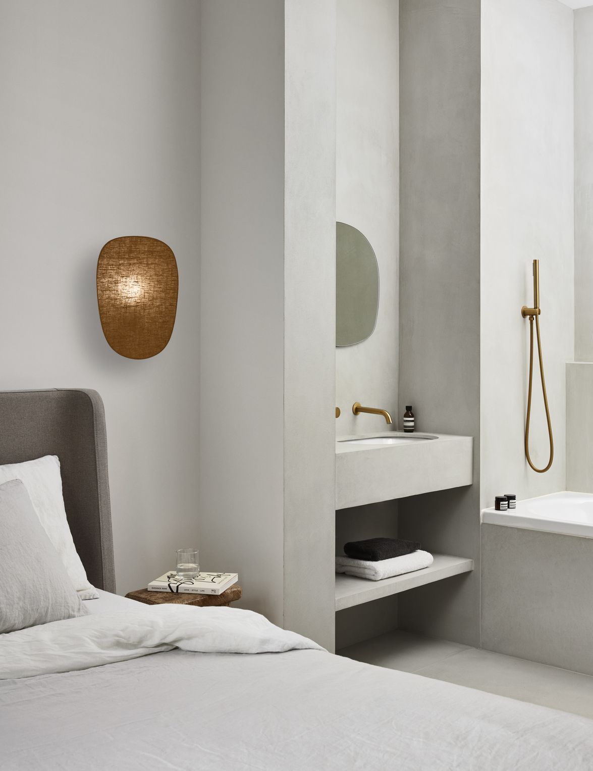 Kinkiet Screen 70's z jednym źródłem światła – curry z lnianym abażurem