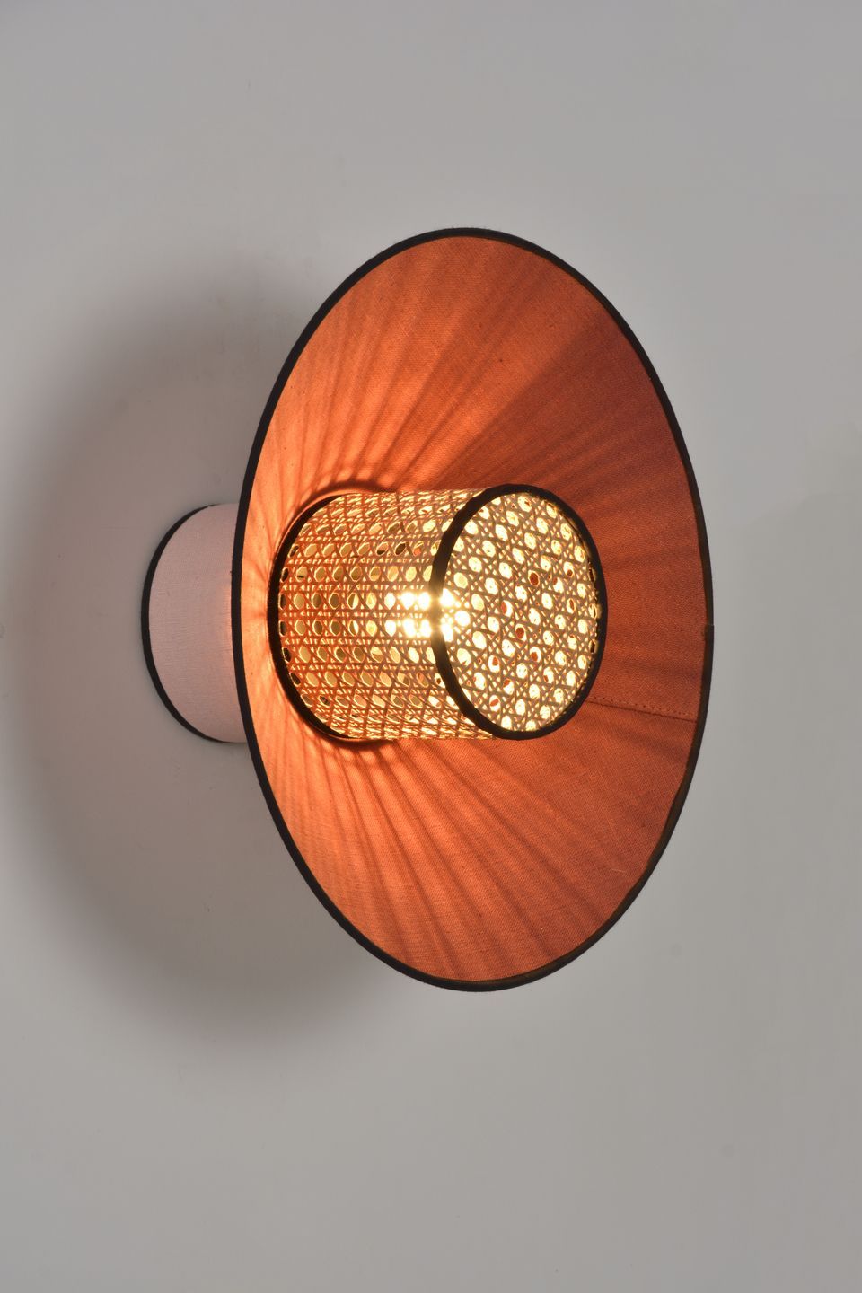 Stylowy kinkiet Singapour - rose/massala, idealny do salonu