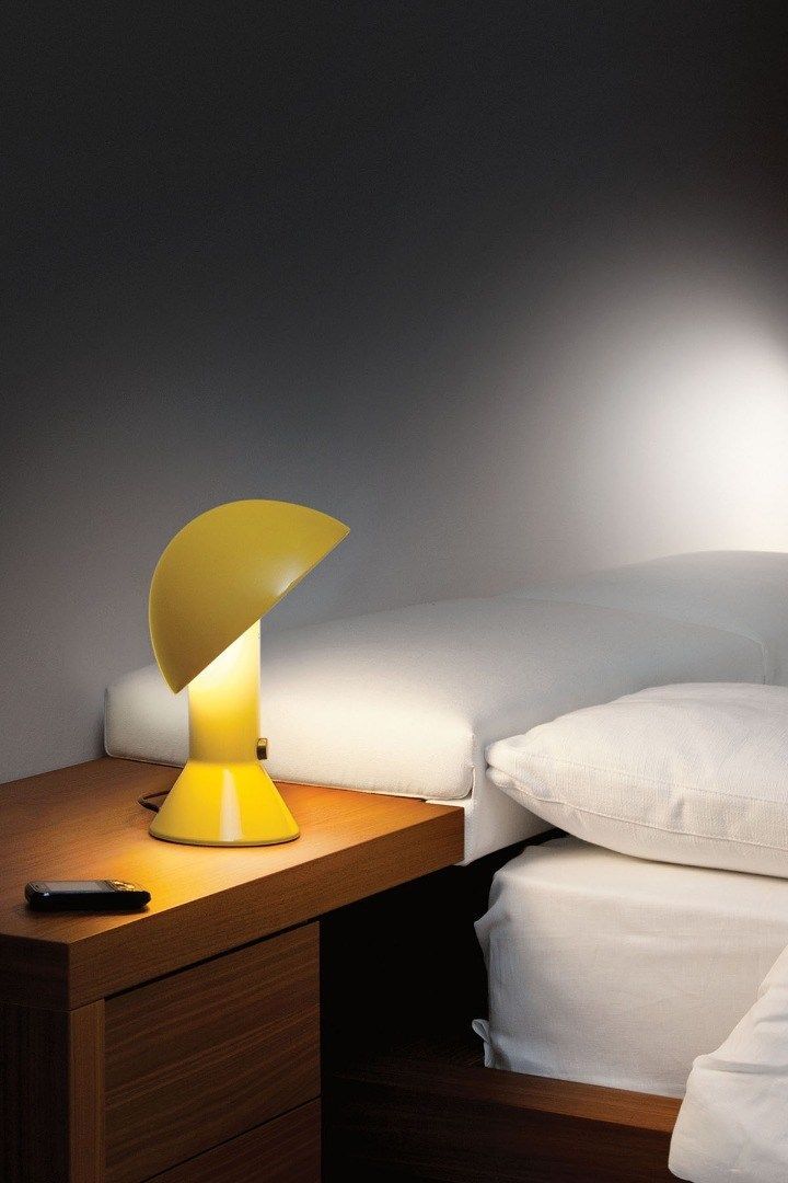 Nowoczesna żółta lampa stołowa Elmetto