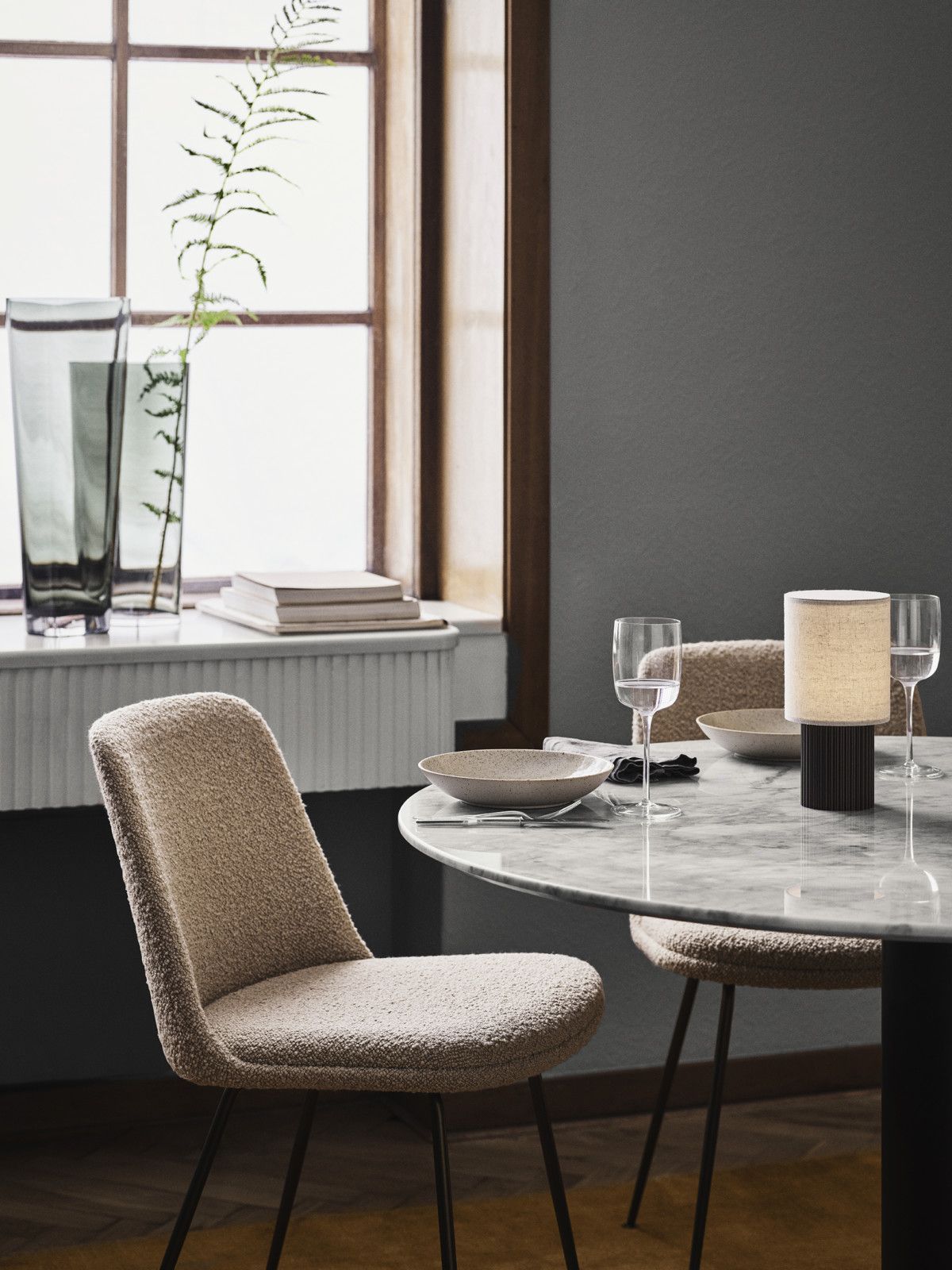 Przenośna lampa stołowa Manhattan SC52 z możliwością ładowania przez USB