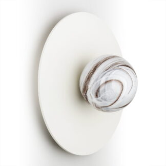 Kinkiet Piava w kremowym kolorze ze szklanym kloszem