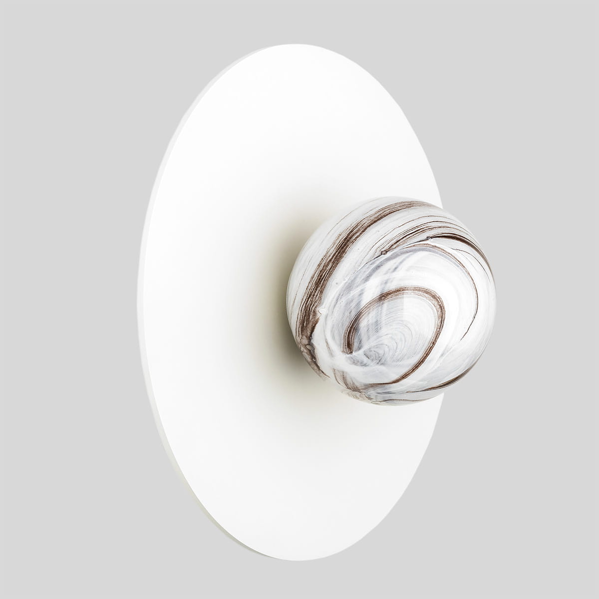 Kinkiet Piava w kremowym kolorze ze szklanym kloszem