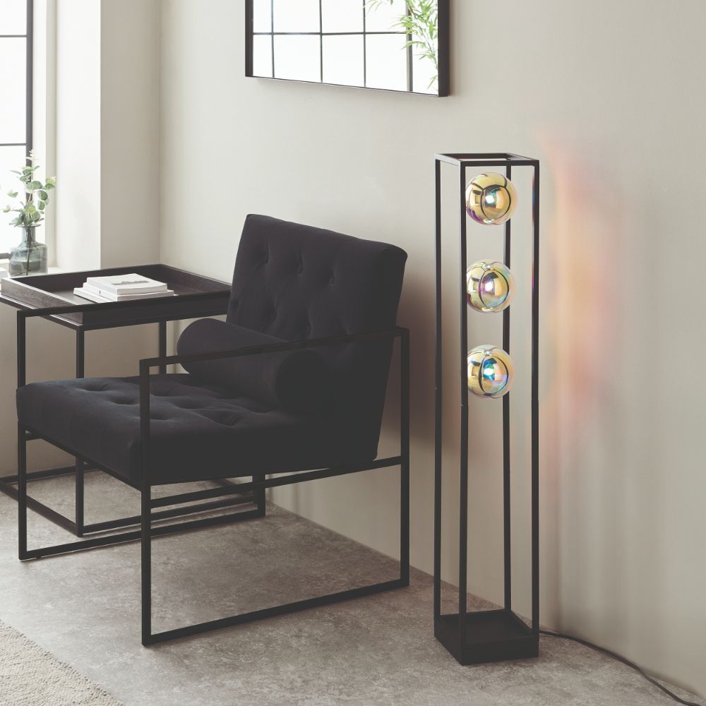 Nowoczesna lampa podłogowa Lumina z eleganckimi szklanymi kloszami