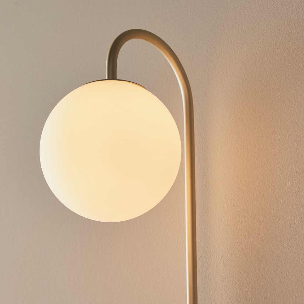 Kinkiet Gleam w kolorze szampańskim z praktyczną półką