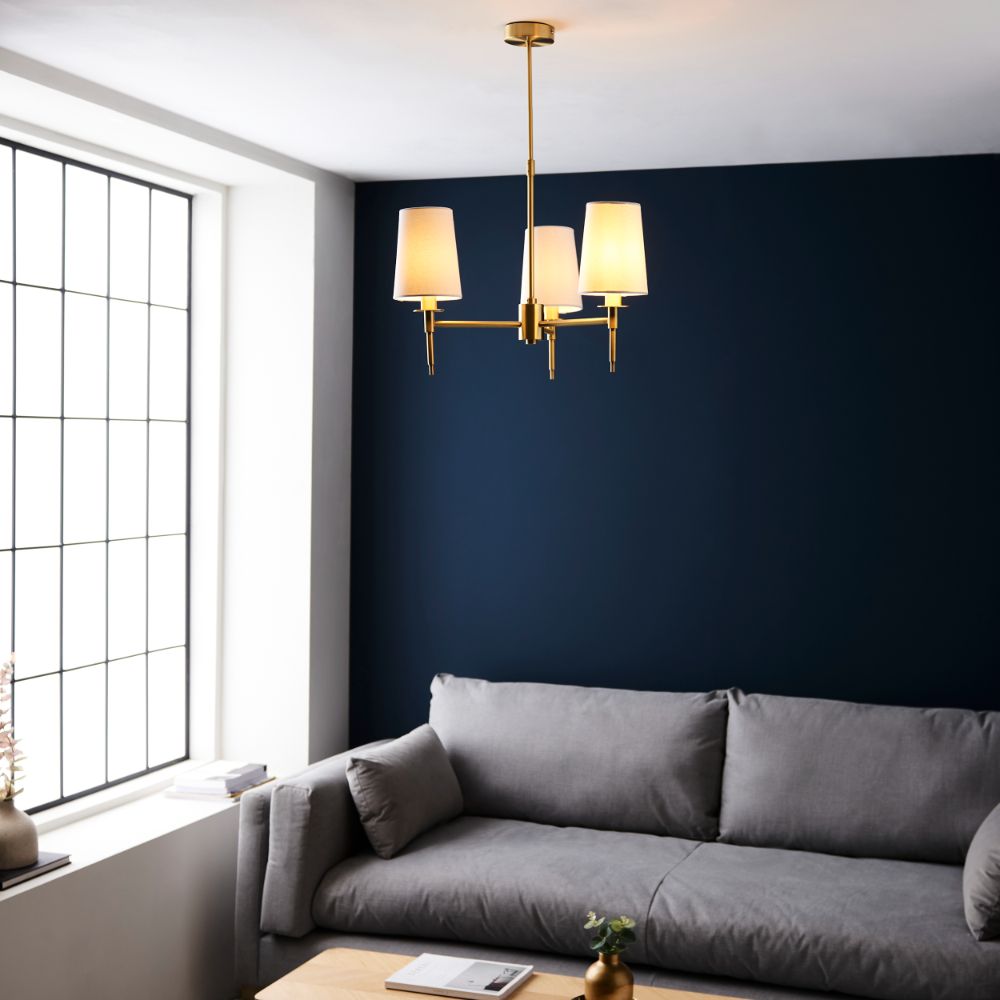 Złoty żyrandol Grandeur 3 z jasnymi abażurami