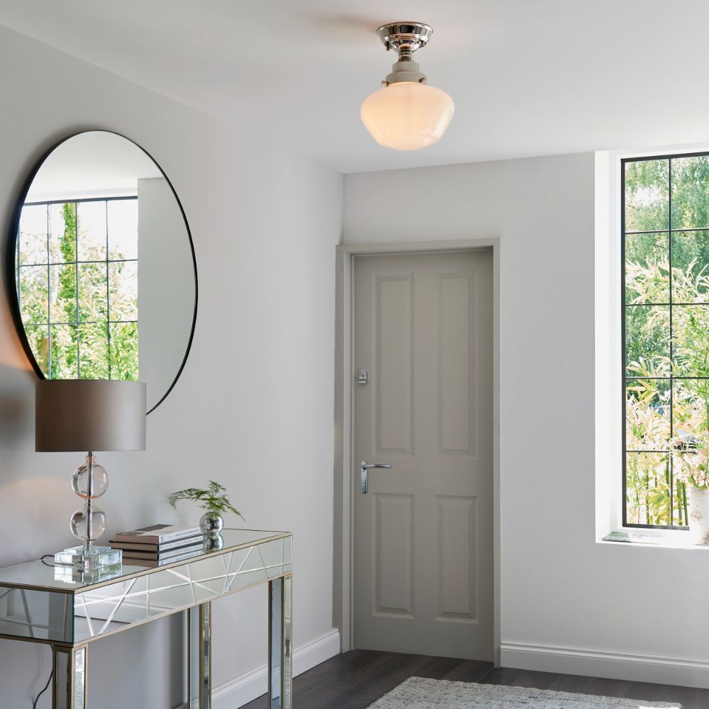 Elegancka srebrna lampa sufitowa Glint z mlecznym kloszem w stylu art deco