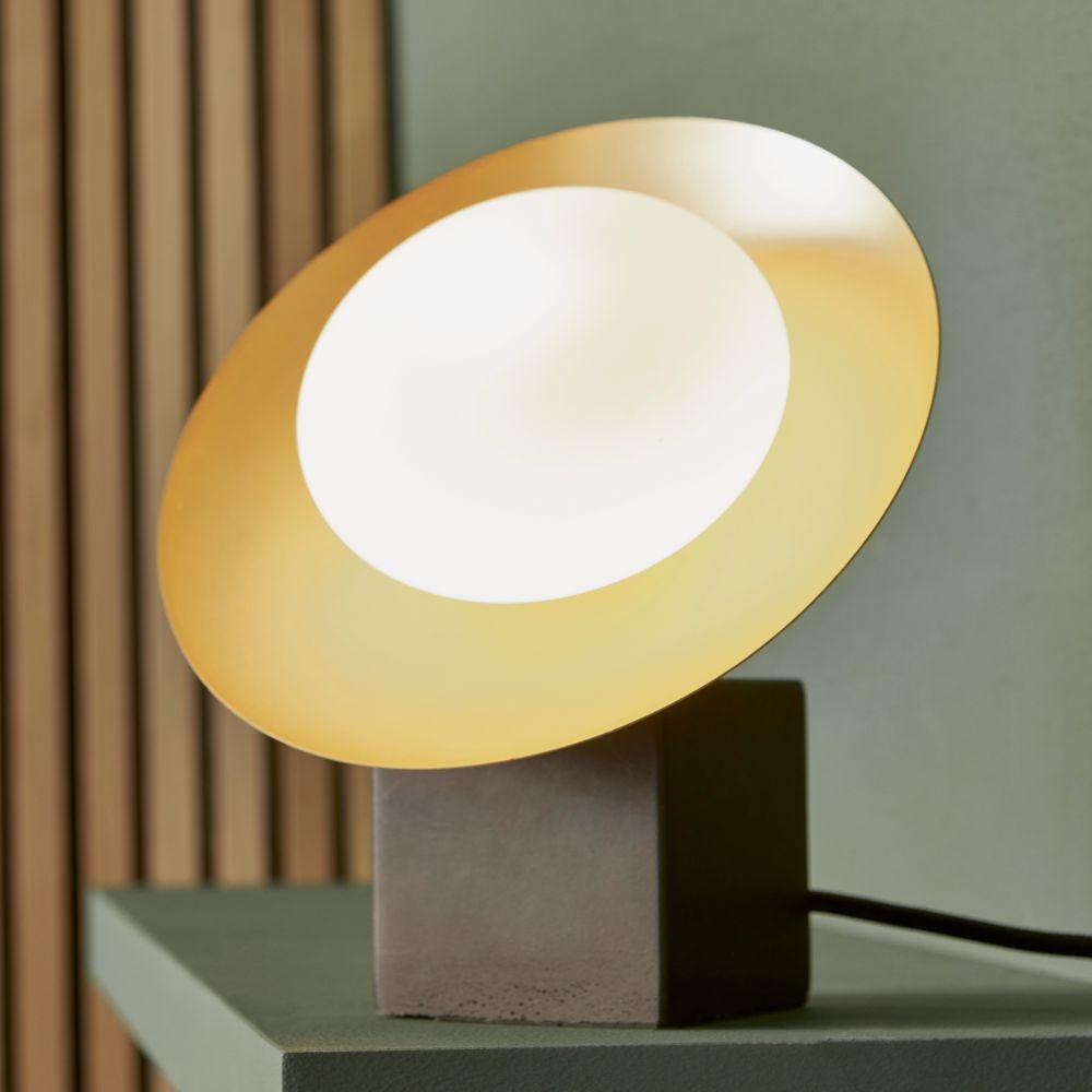 Nowoczesna złota lampa stołowa Opulence w kształcie dysku
