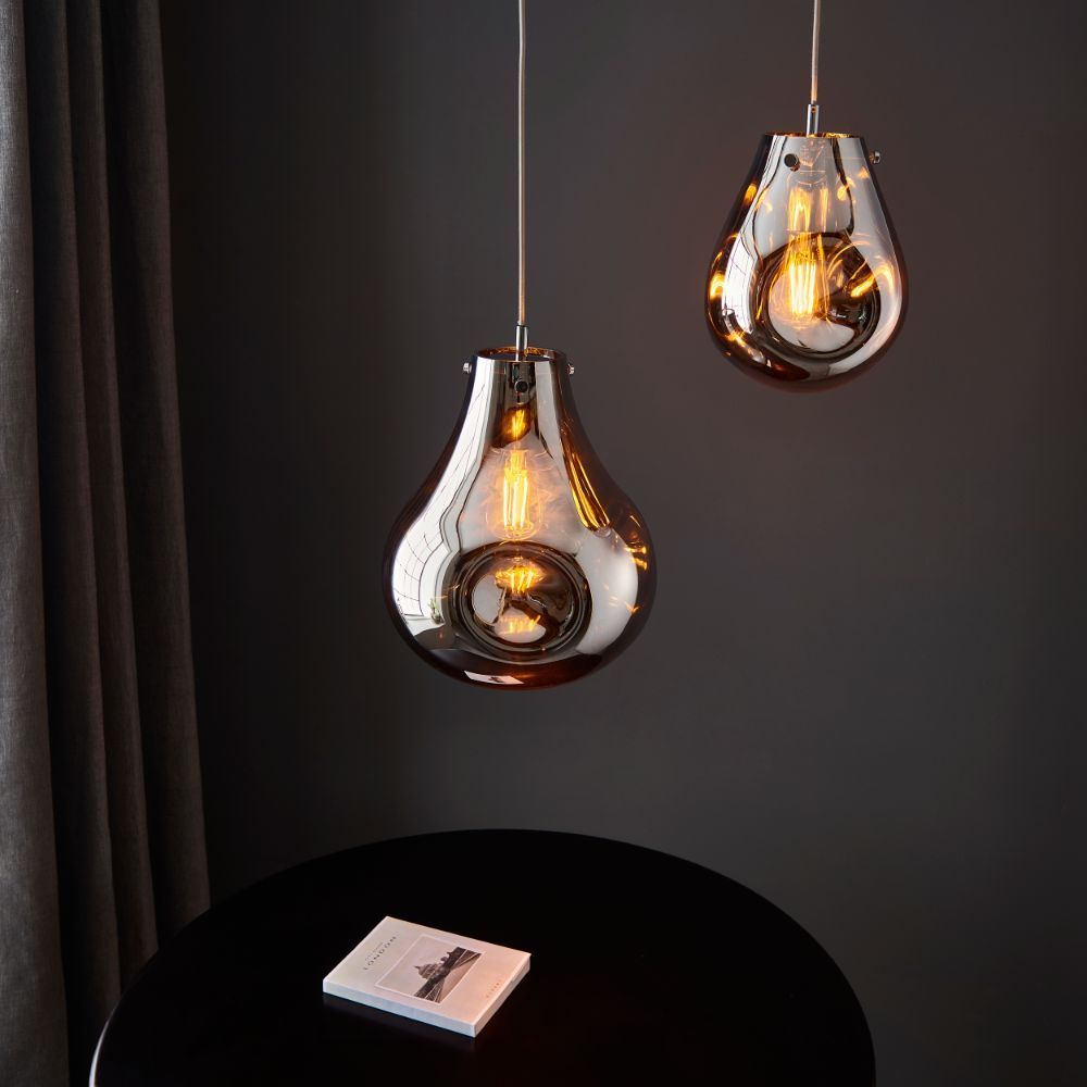 Wisząca lampa Mirage M w srebrnym kolorze z szklanym kloszem