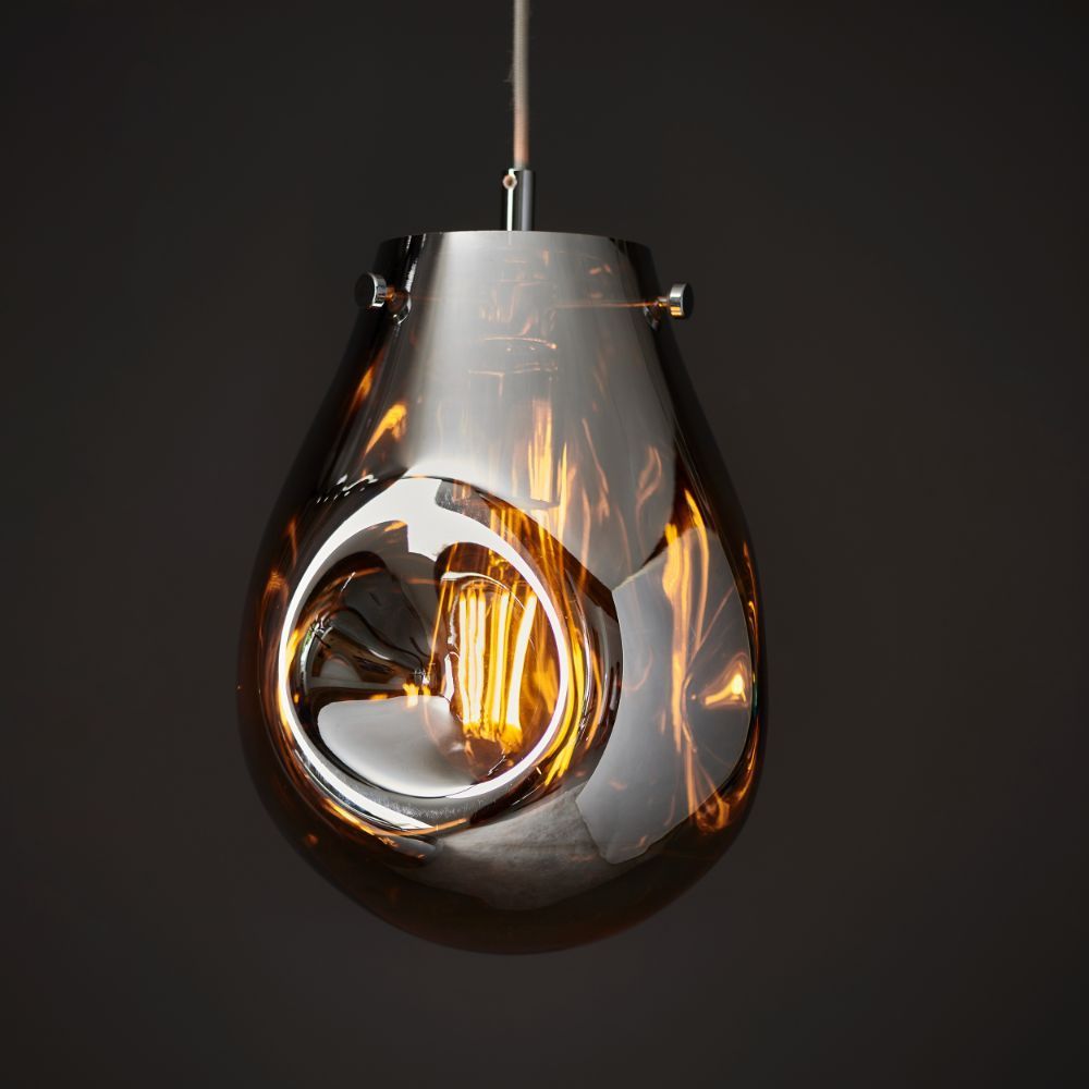 Wisząca lampa Mirage M w srebrnym kolorze z szklanym kloszem