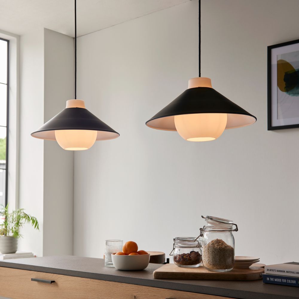 Wisząca lampa Odyssey z kloszem w kształcie stożka