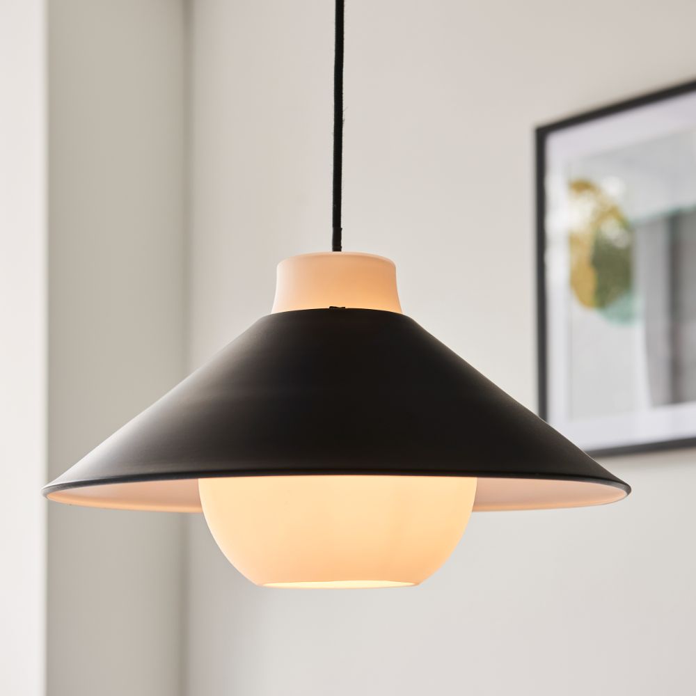Wisząca lampa Odyssey z kloszem w kształcie stożka