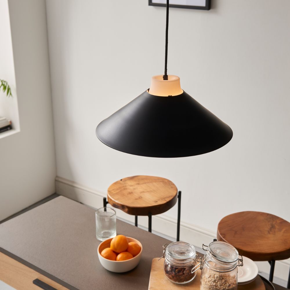 Wisząca lampa Odyssey z kloszem w kształcie stożka