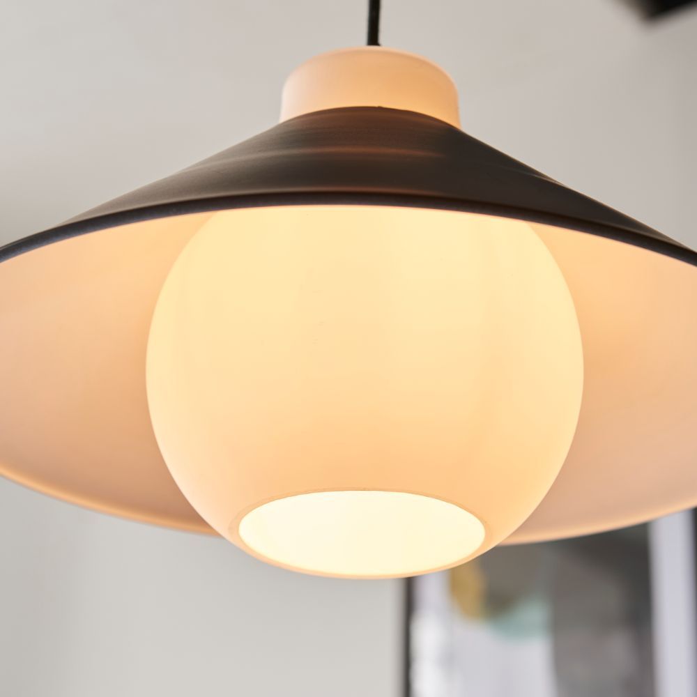 Wisząca lampa Odyssey z kloszem w kształcie stożka