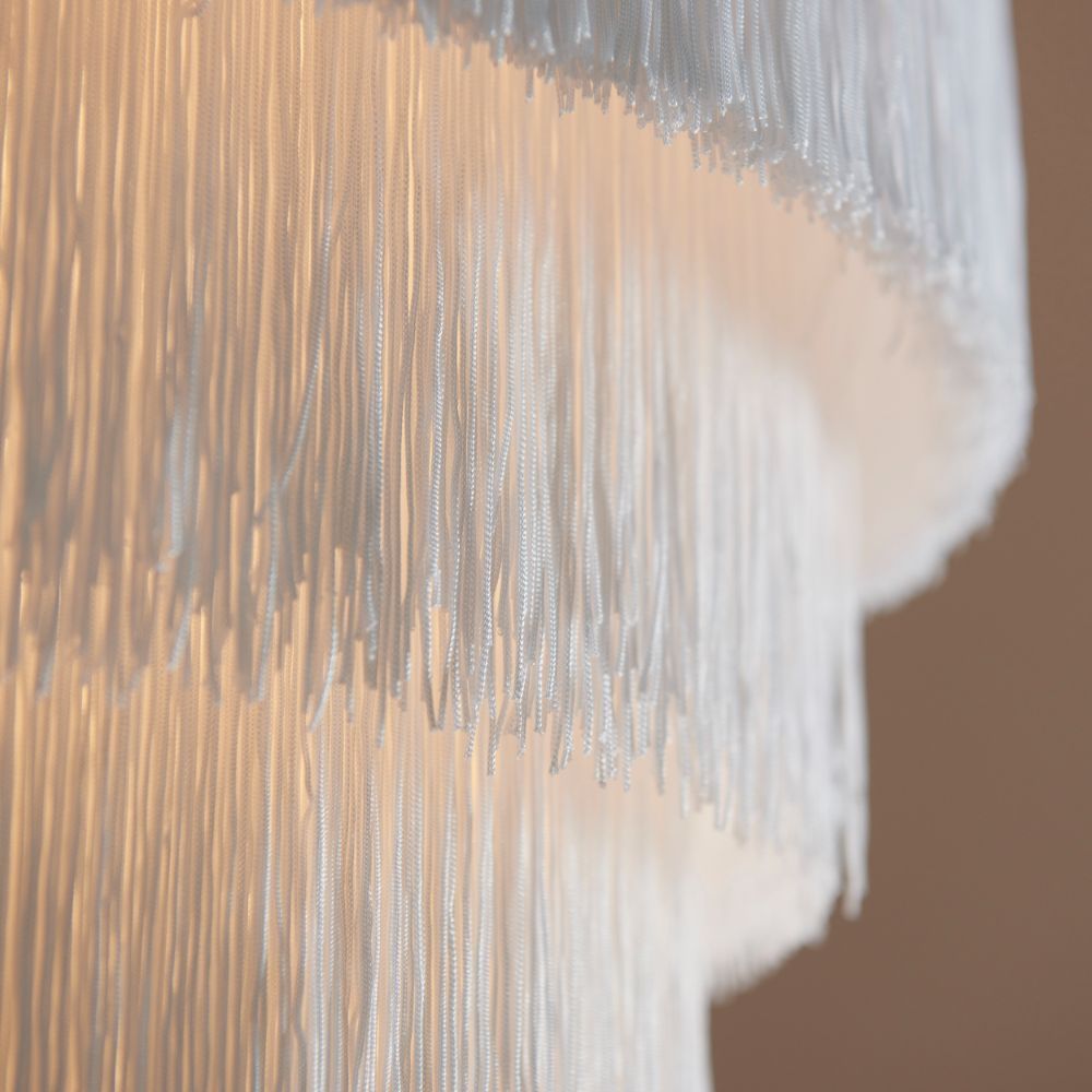 Duża wisząca lampa Alabaster z kloszem ozdobionym frędzlami