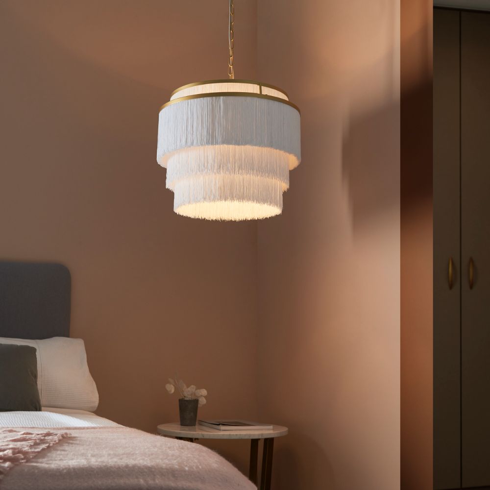 Duża wisząca lampa Alabaster z kloszem ozdobionym frędzlami