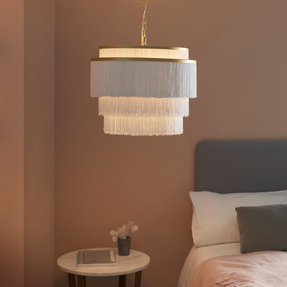 Duża wisząca lampa Alabaster z kloszem ozdobionym frędzlami