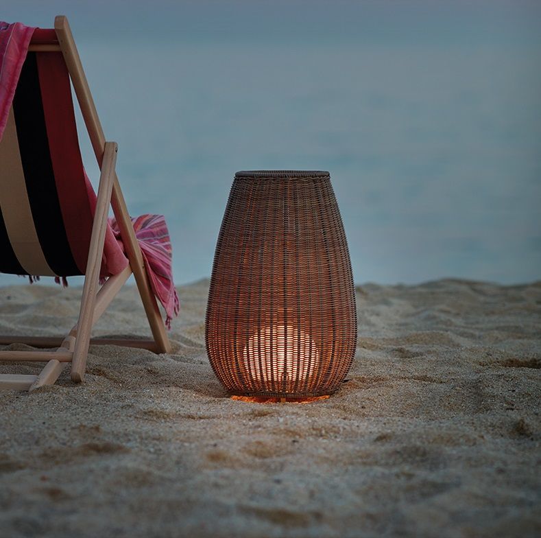 Wysoka brązowa lampa ogrodowa Amphora 02 o klasie szczelności IP66