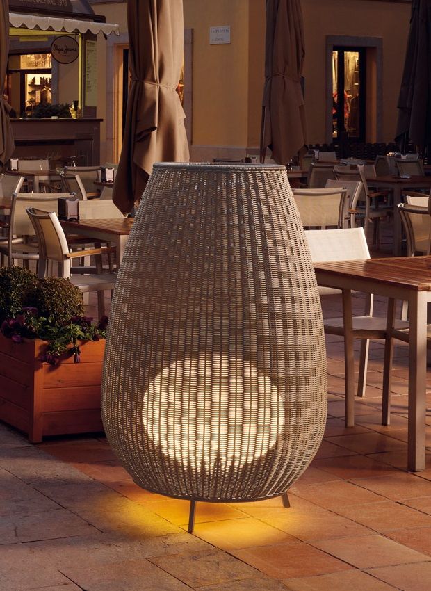 Brązowa ogrodowa lampa Amphora 03 o wysokiej klasie szczelności IP66