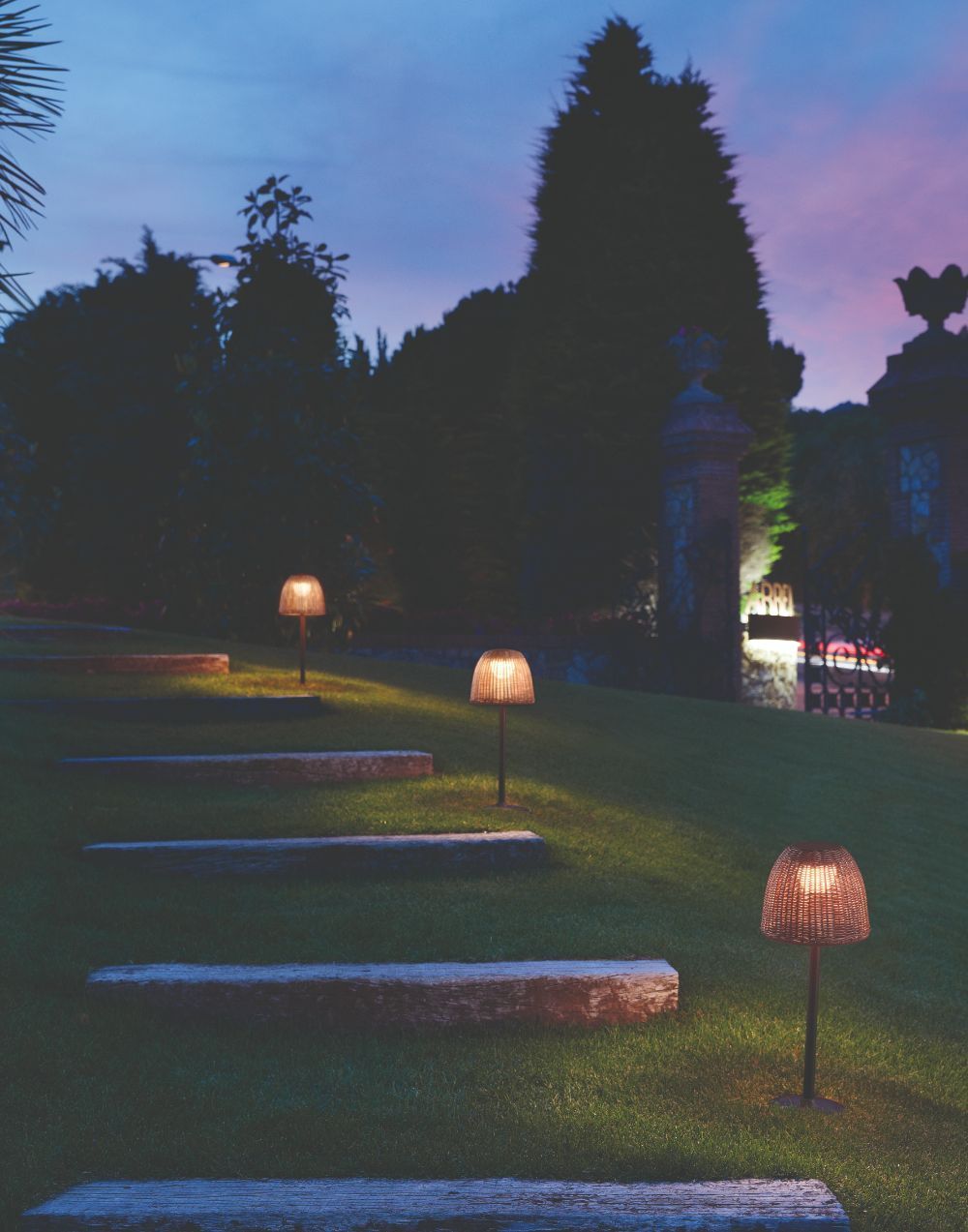 Brązowy słupek ogrodowy LED Atticus B/50