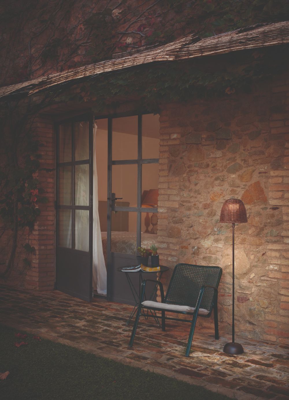 Brązowa lampa stojąca Atticus P/114 do użytku zewnętrznego