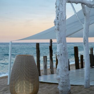 Beżowa stojąca lampa Amphora 02 z oświetleniem LED i klasą szczelności IP66