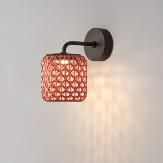 Czerwony kinkiet Nans A/01 Outdoor, odporny na warunki zewnętrzne (IP54).