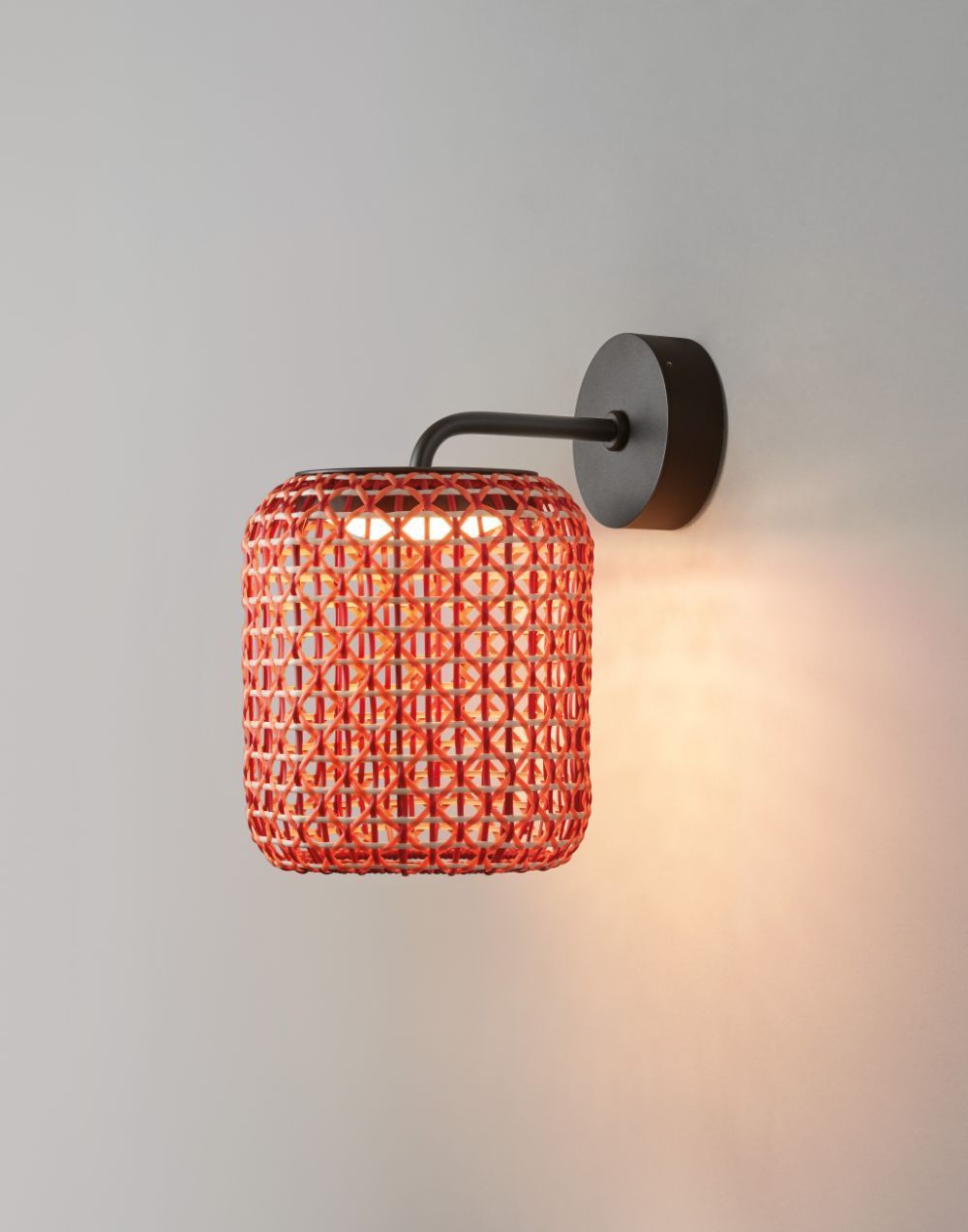 Zewnętrzny kinkiet Nans A/02 Outdoor w kolorze czerwonym, o klasie szczelności IP54