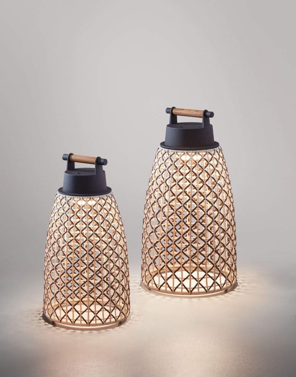 Przenośna lampa Nans M/41/R Outdoor w kolorze brązowym, odporna na warunki atmosferyczne (IP54).