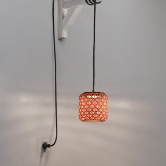 Wisząca lampa Nans S/16/H Outdoor w czerwonym kolorze