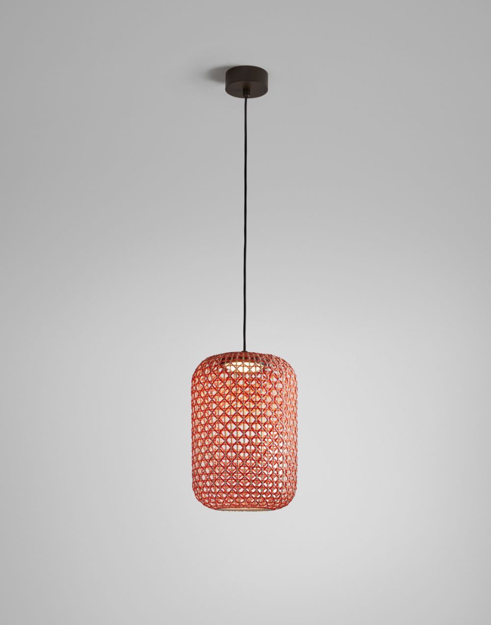 Wisząca lampa LED Nans S/31.2 w czerwonym kolorze, przeznaczona do użytku na zewnątrz