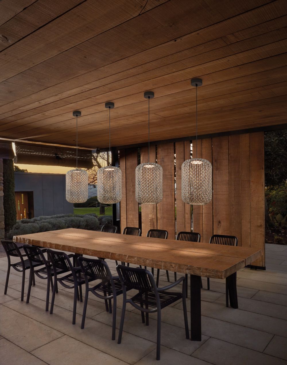 Wisząca lampa LED Nans S/31.2 w odcieniu brązu, przeznaczona do użytku zewnętrznego