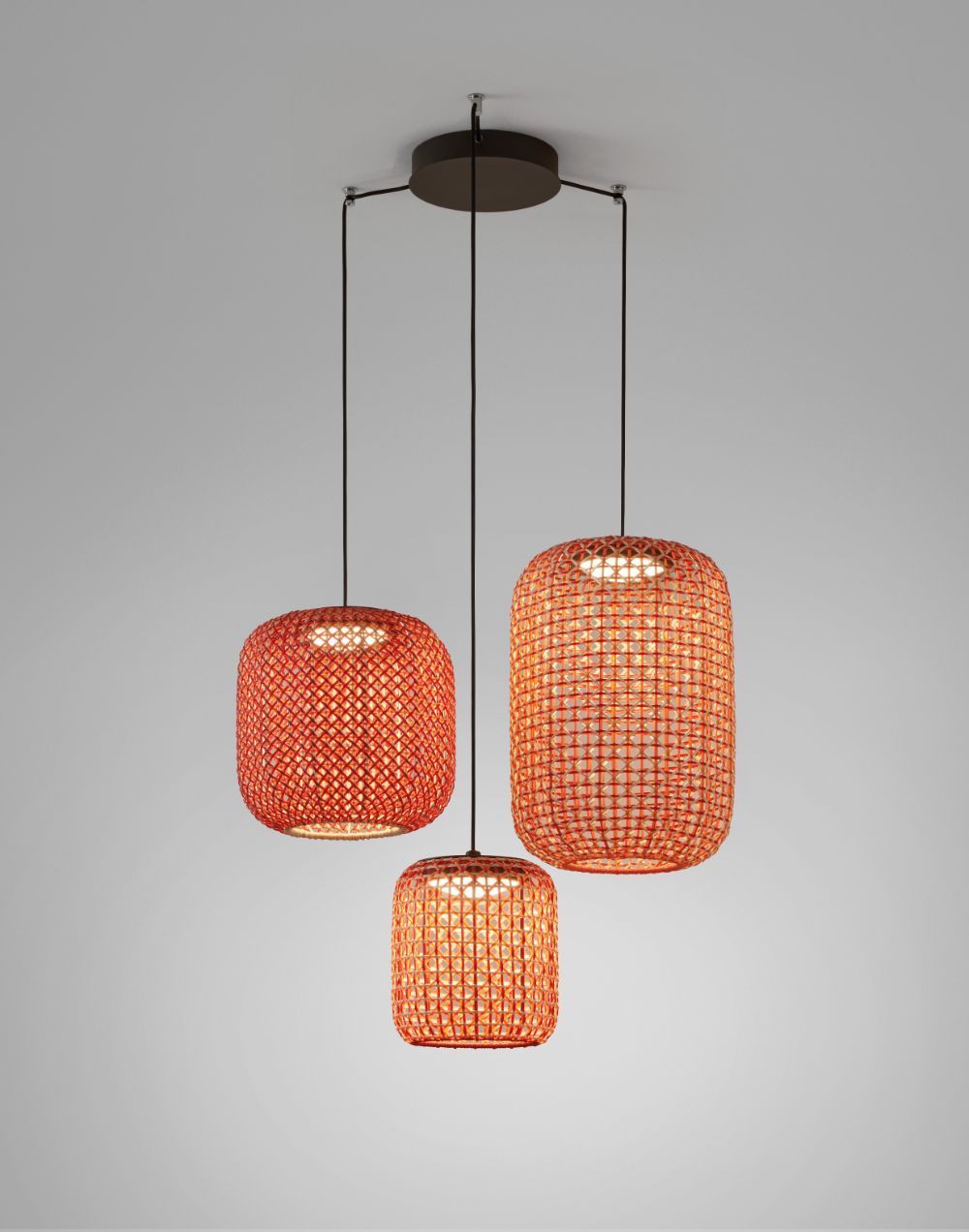 Czerwona lampa wisząca Nans S/3L z trzema kloszami