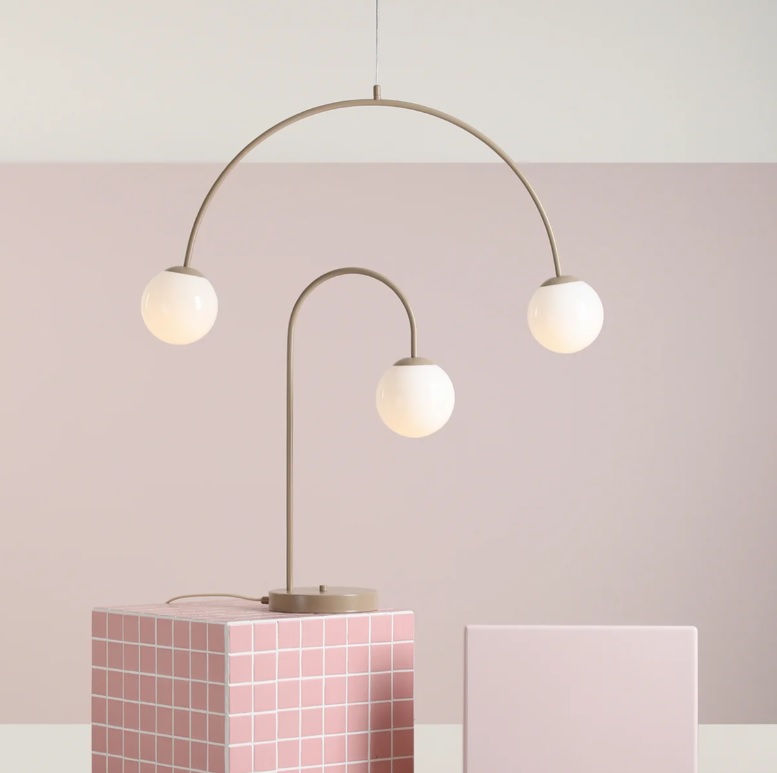 Beżowa wisząca lampa Una 2, idealna do gabinetu