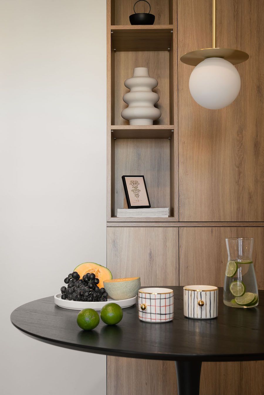 Wisząca lampa Borra B – szklany klosz w odcieniu mosiądzu