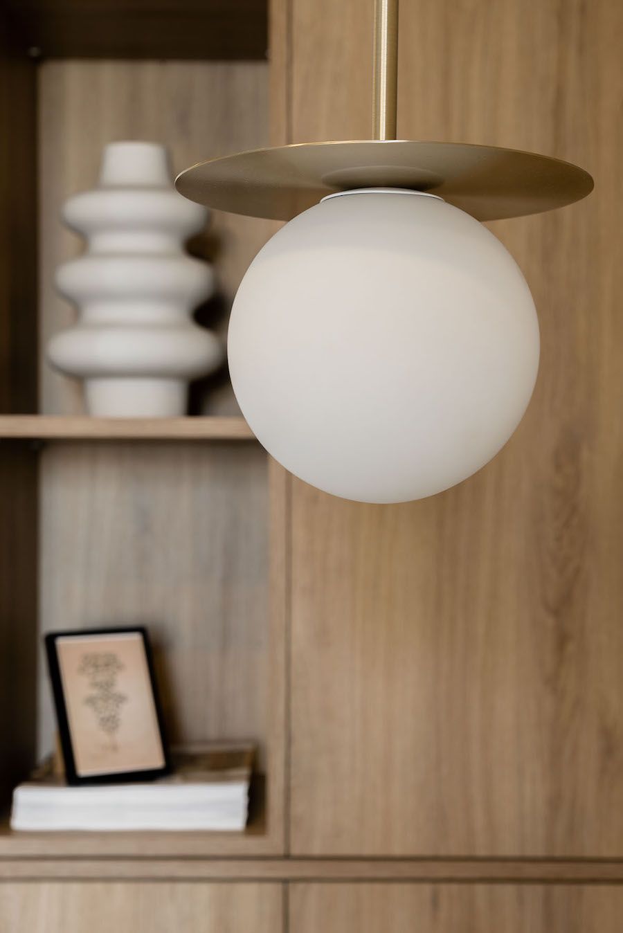 Potrójna wisząca lampa Borra B 3L z szklanymi kloszami w odcieniu mosiądzu