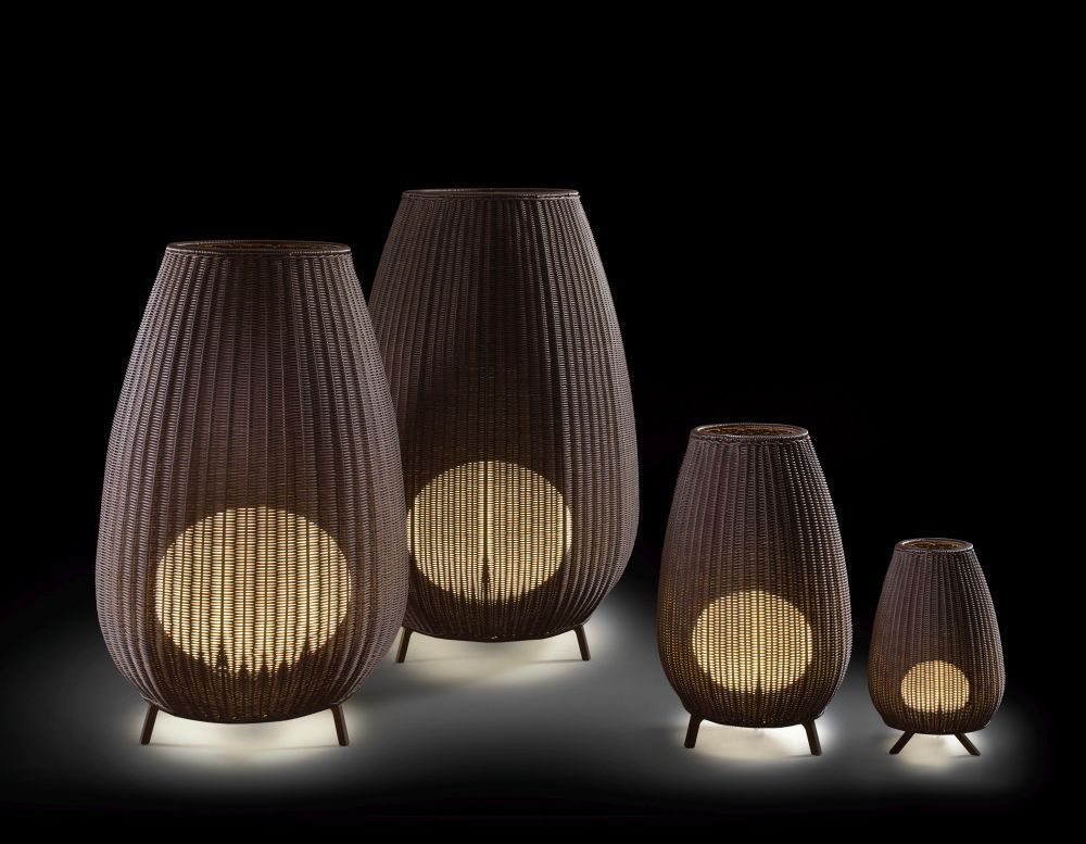 Wysoka brązowa lampa ogrodowa Amphora 02 o klasie szczelności IP66