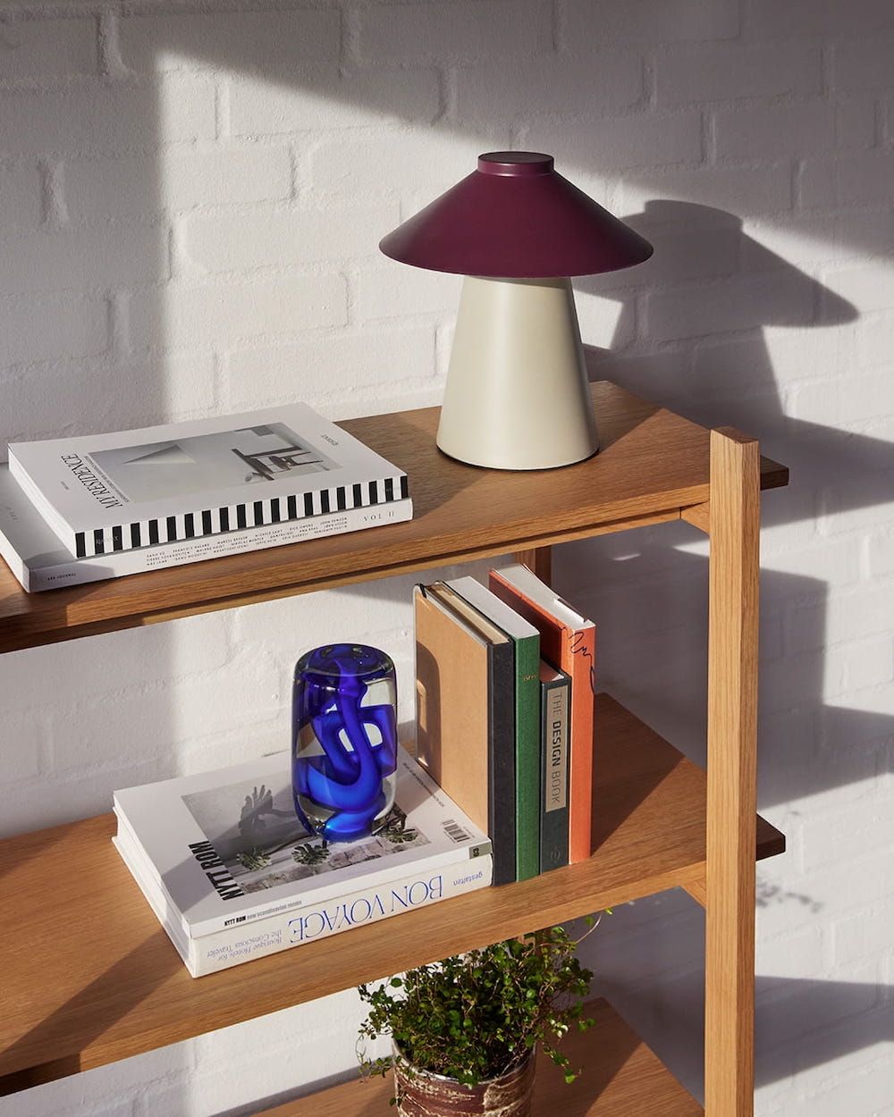 Stołowa lampa Chipper z burgundowym kloszem