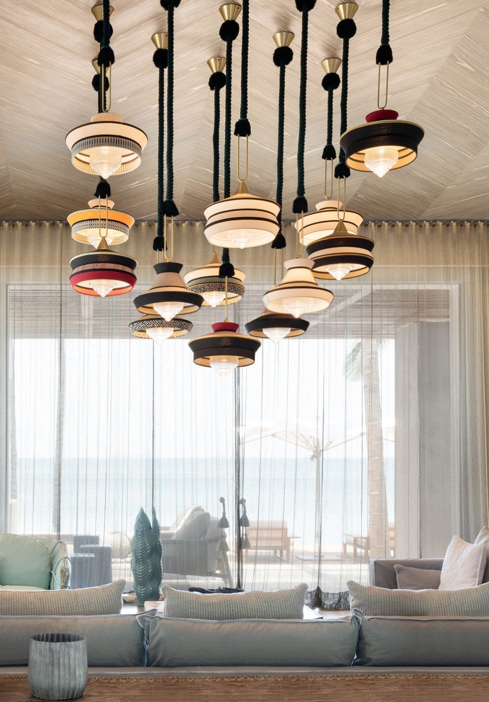 Wisząca lampa Calypso So Martinique w czarno-czerwonej kolorystyce