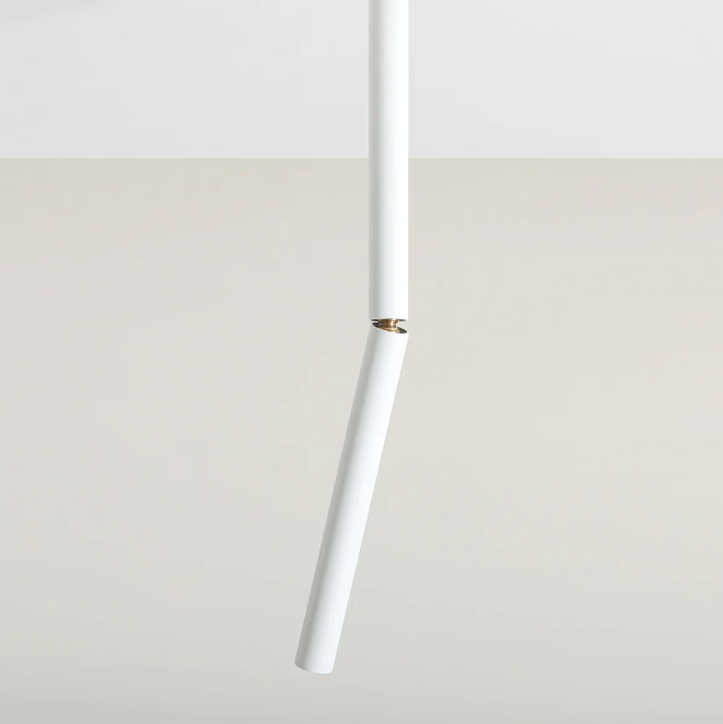Regulowana sufitowa lampa Stick S w białym kolorze