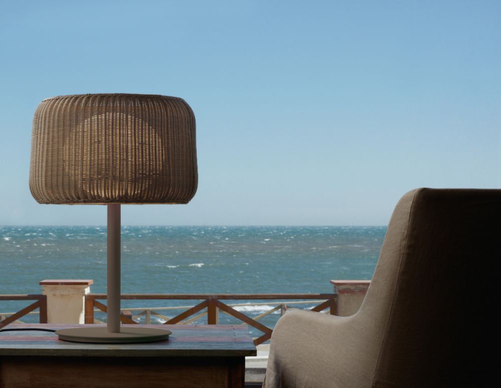 Brązowa lampa stołowa Fora M do użytku zewnętrznego