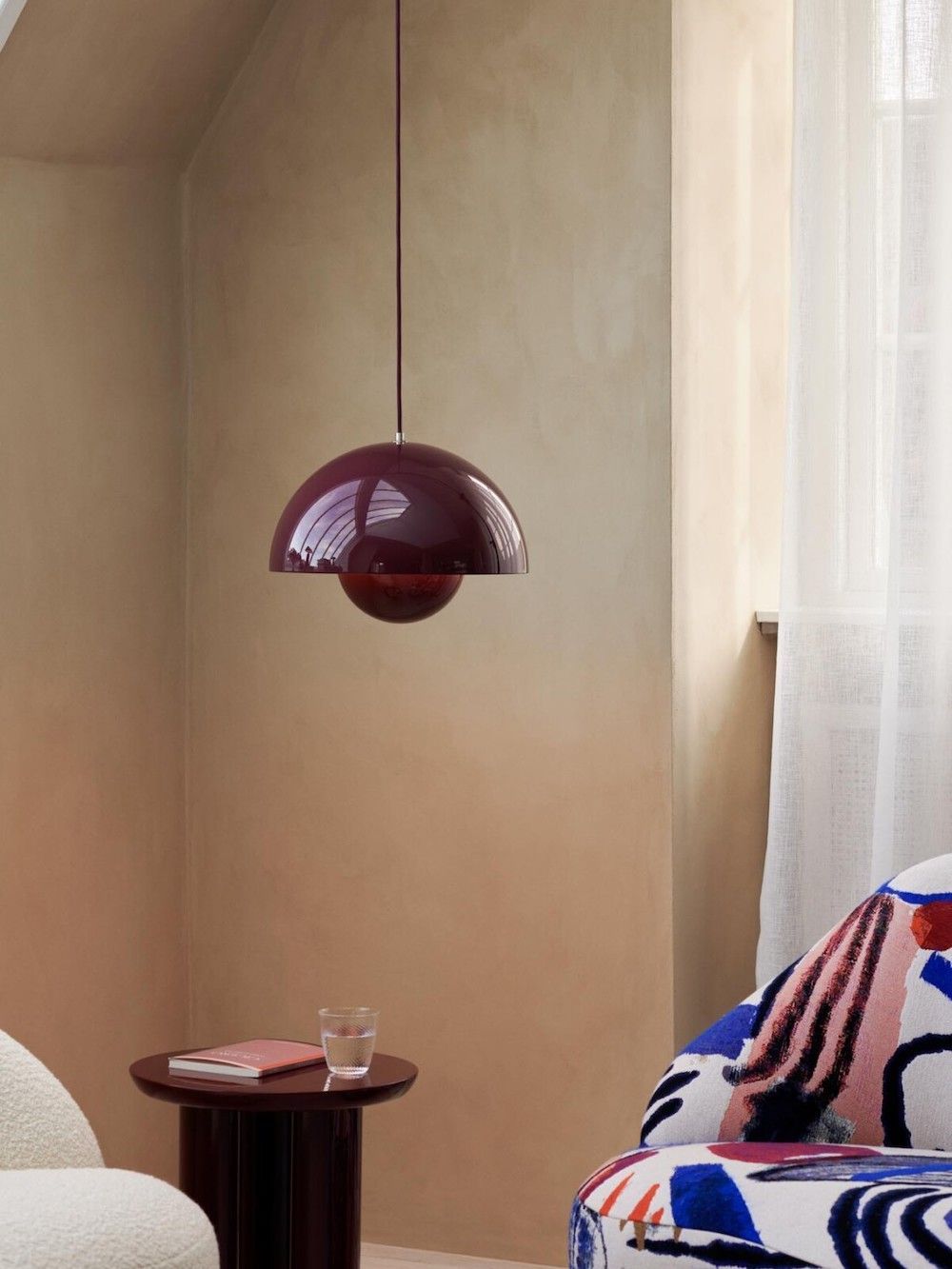 Wisząca lampa Flowerpot VP7 w kolorze ciemnej śliwki o średnicy 37 cm i błyszczącym wykończeniu