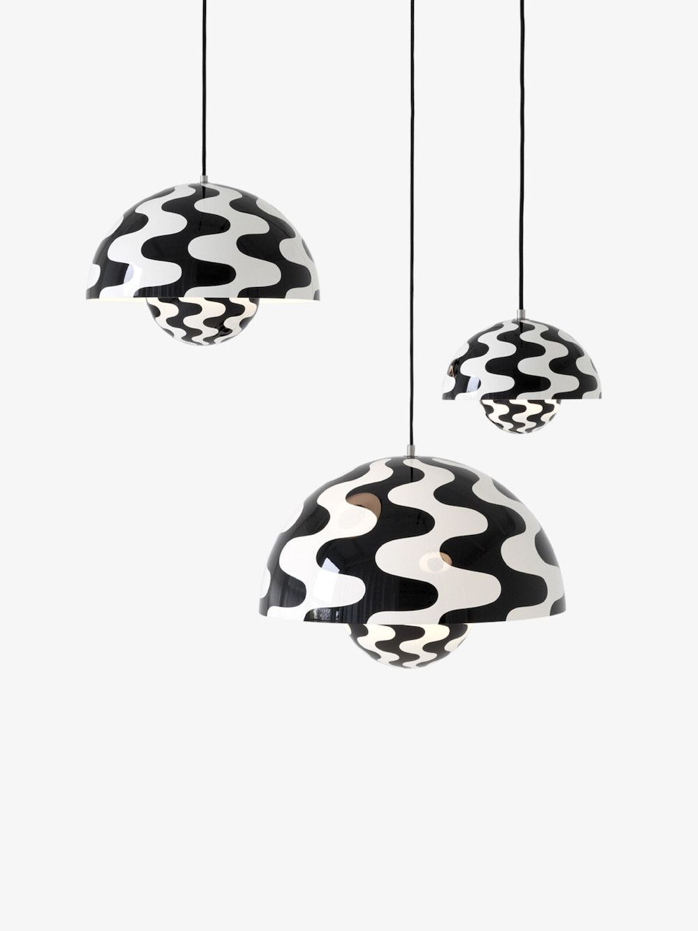 Wisząca lampa Flowerpot VP7 Pattern w czarno-białej kolorystyce o średnicy 37 cm