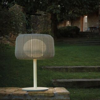 Kremowa lampa stołowa Fora M do użytku na zewnątrz