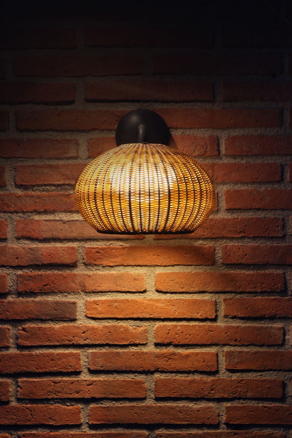 Brązowy kinkiet zewnętrzny Garota A/01 Outdoor o klasie szczelności IP66