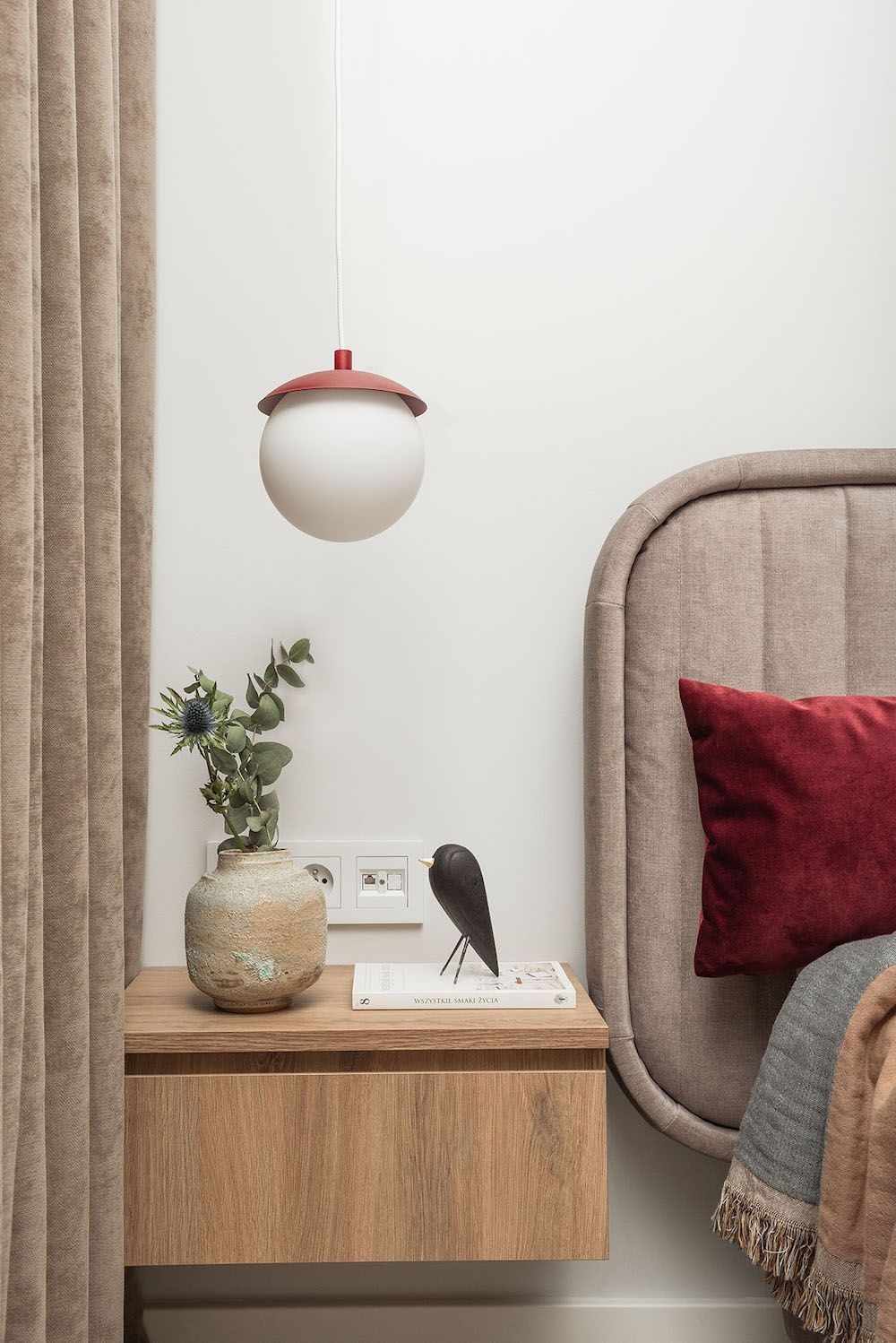 Wisząca lampa z burgundowego szkła Kuul F