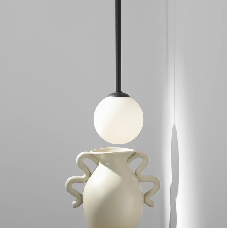 Czarna lampa Pinne do montażu na ścianie lub suficie