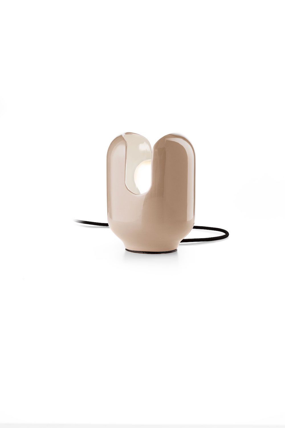 Ceramiczna lampa stołowa Batucada C2590 w odcieniu piaskowego szarego