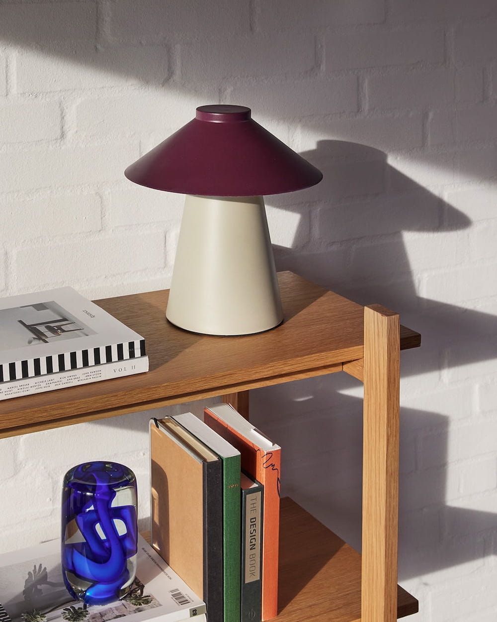 Stołowa lampa Chipper z burgundowym kloszem