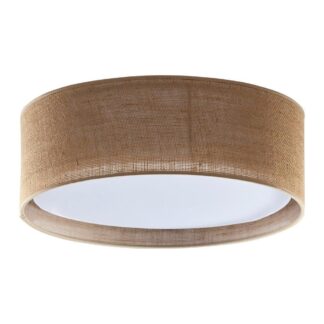 Okrągły plafon sufitowy z jutowym abażurem w naturalnym kolorze i białym dnem na jasnym tle.